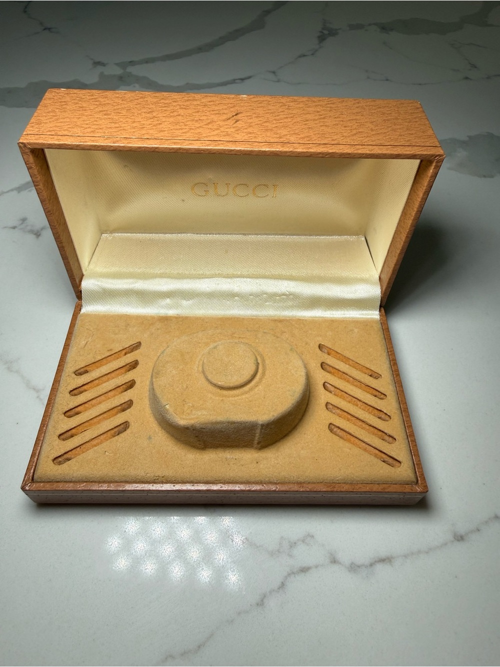 Gucci Authentic Empty Box Only - 1100-11/12-11/12.2💃Ladies Watch Good Condition